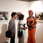 Expo photos : "Not like a stranger". עובדת זרה בתערוכה